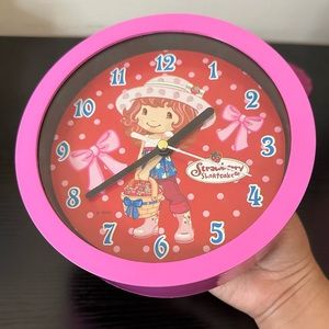 NEW IN BOX  6-1/2" STRAWBERRY SHORTCAKE WALL CLOCK PINK
